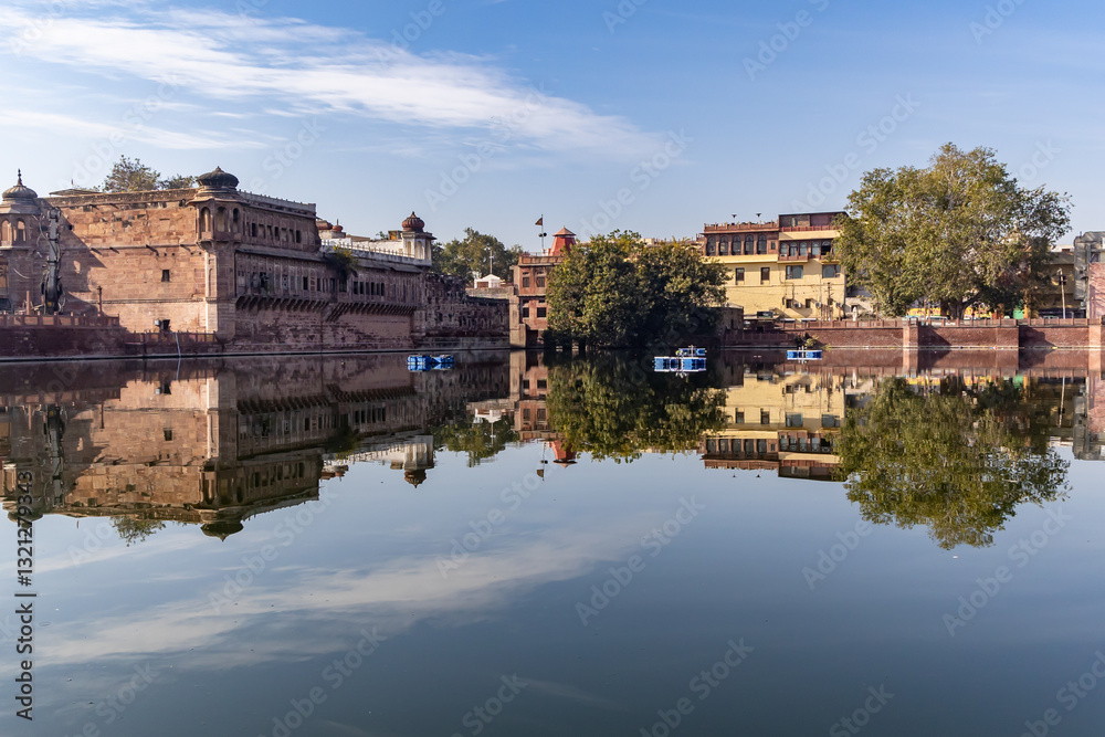 Obraz premium pristine calm lake with water reflection of vintage architecture around at morning