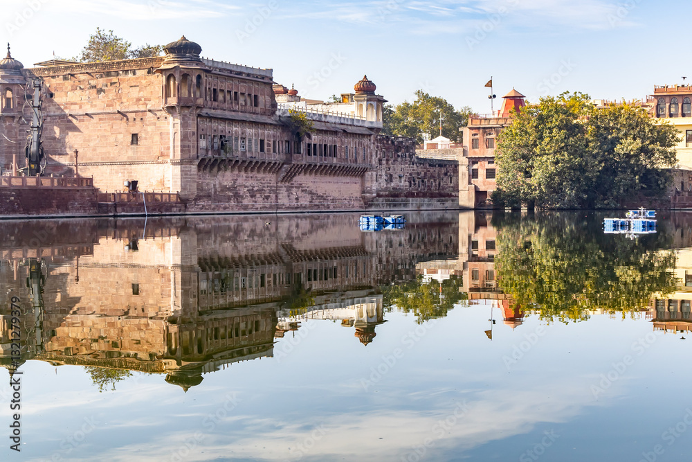 Obraz premium pristine calm lake with water reflection of vintage architecture around at morning