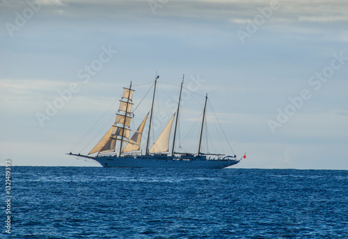 Obraz na płótnie Tall ship with 4 masts on the sea at sunset w salonie