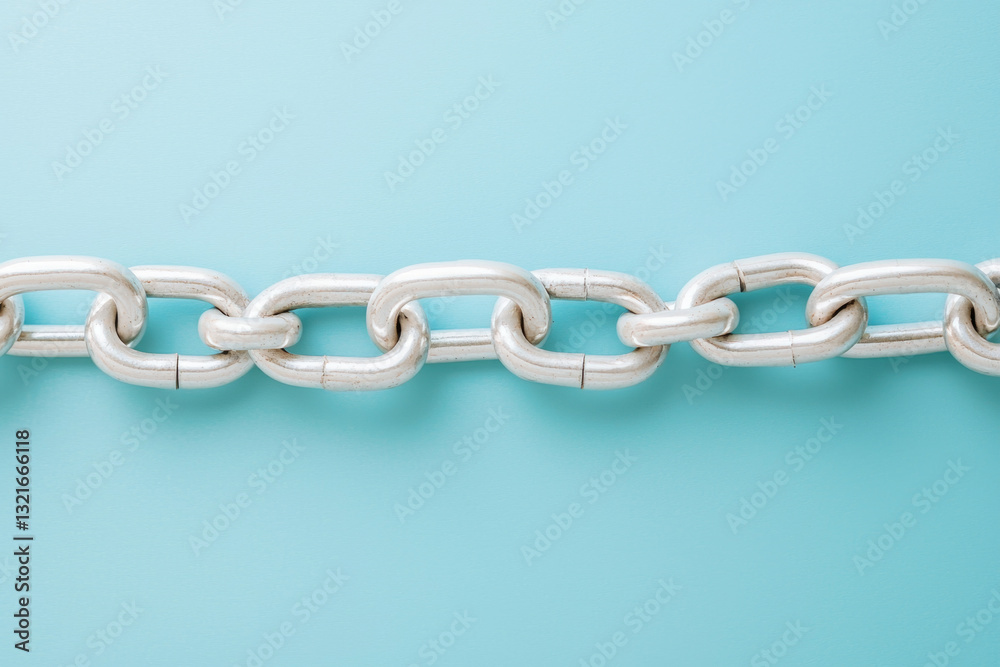 Obraz premium Cyberbullying online prevention. broken chain link on blue background symbolizes freedom