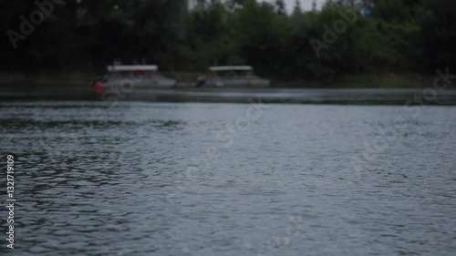 Vu du lac en slowmotion avec des bateaux