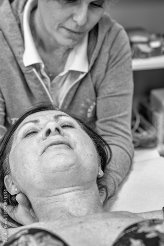 Obraz na płótnie Professional neck massage for tension relief by a physiotherapist on a mature female patient w salonie