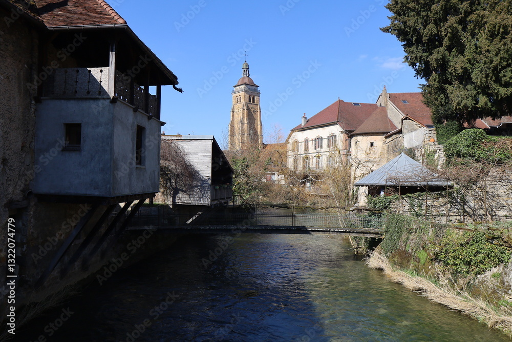 La rivière la Cuisance, ville d'Arbois, département du Jura, France