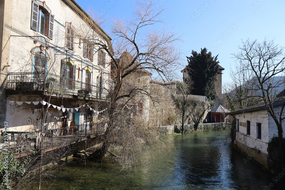 La rivière la Cuisance, ville d'Arbois, département du Jura, France