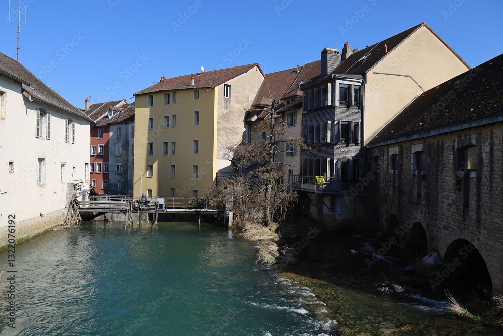 La rivière la Cuisance, ville d'Arbois, département du Jura, France