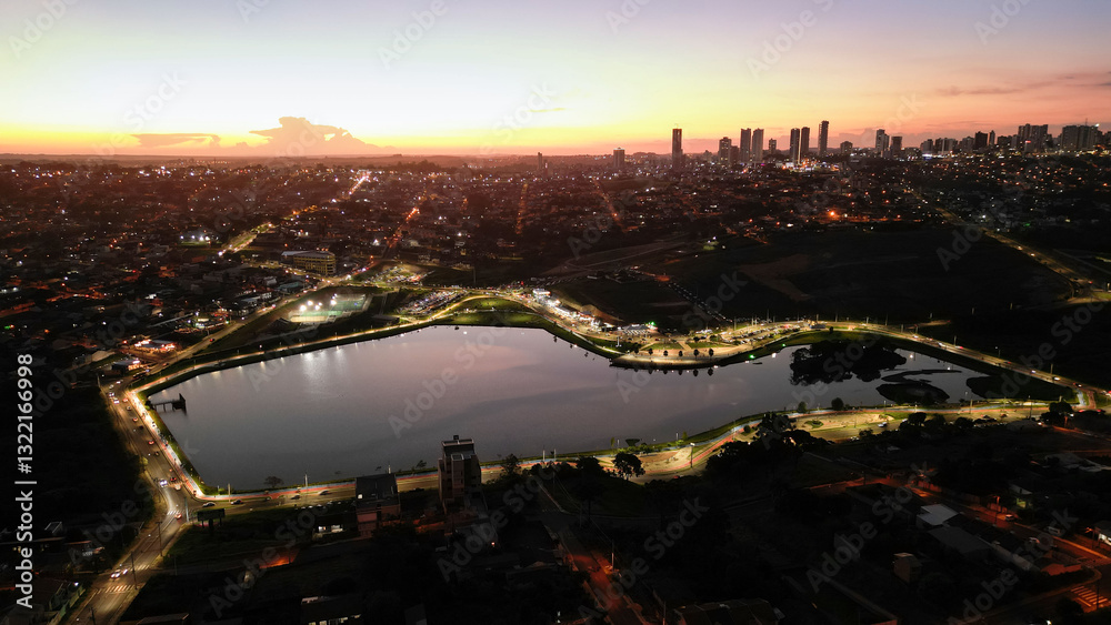 Obraz premium night aerial view of Olarias Lake in the city of Ponta Grossa in Paraná, Brazil