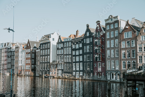 Εκτύπωση καμβά Les maisons dansantes Damrak dans la ville de Amsterdam au pays-Bas