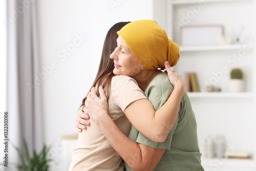 Fotografie Woman with cancer and her daughter hugging at home