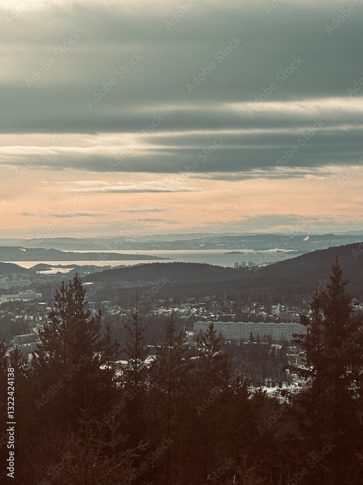 Obraz premium Hike around Røverkollen hill