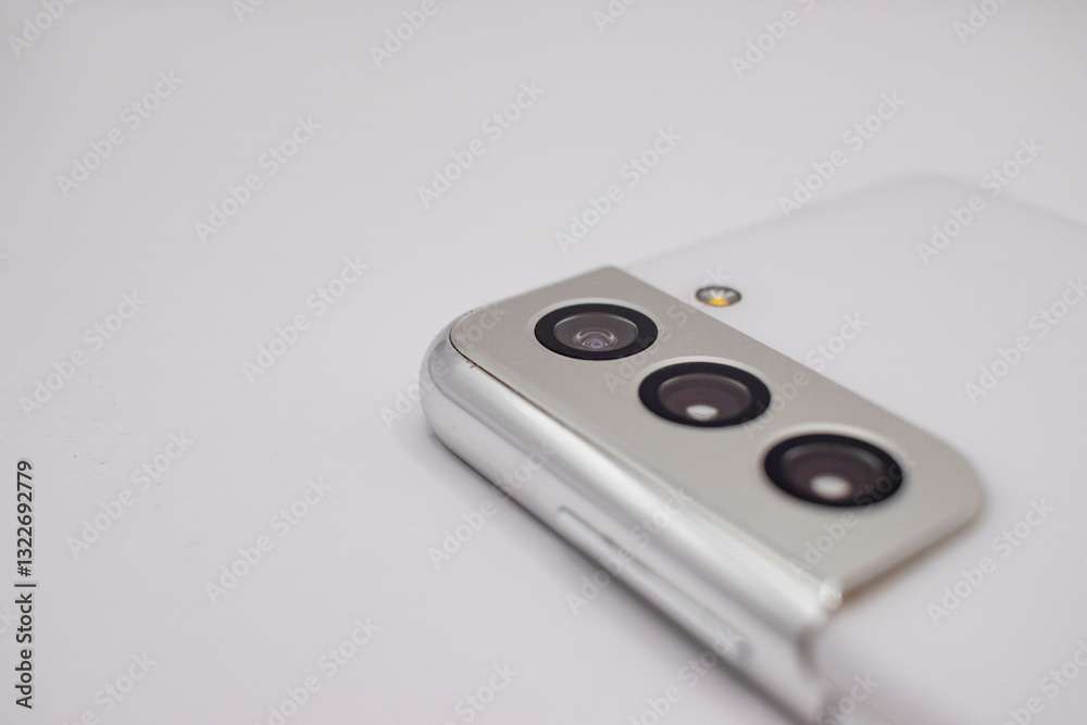 Smartphone com 3 câmeras de alta performance e qualidade. Smartphone com 3 câmeras de alta performance e qualidade.