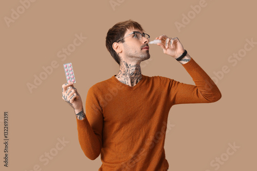 Allergic young man with pil...