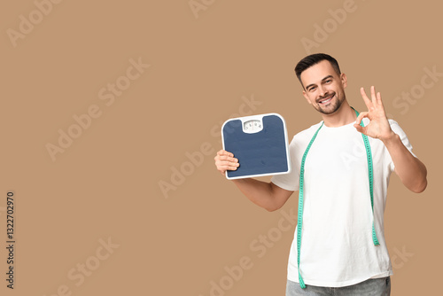 Handsome sporty young man w...