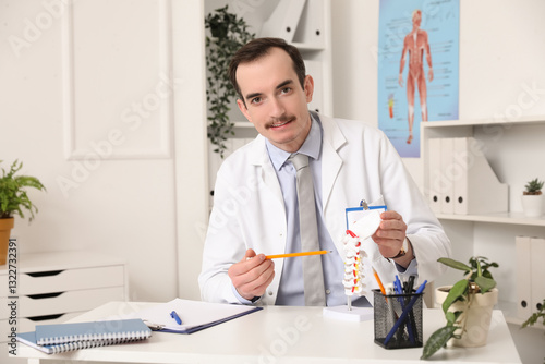 Male doctor demonstrating s...