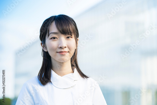 白衣の女性(看護師・歯科衛生士・サロンなど医療全般イメージ) Free Download 白衣の女性(看護師・歯科衛生士・サロンなど医療全般イメージ) - GFXLoad