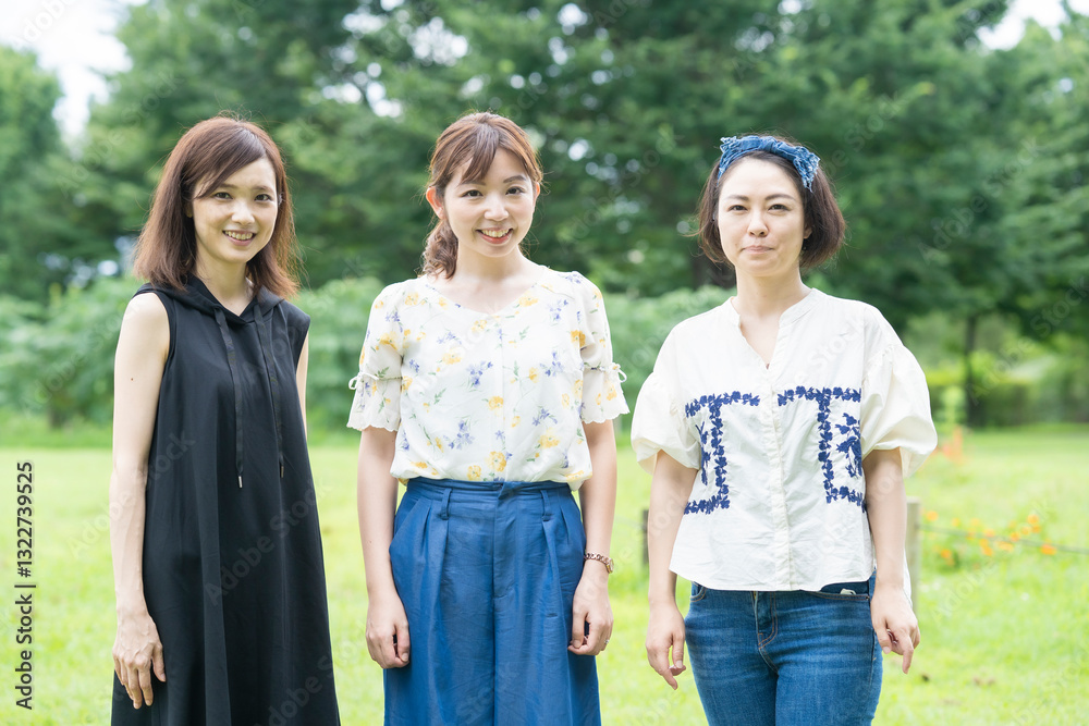 笑顔で話すママ友