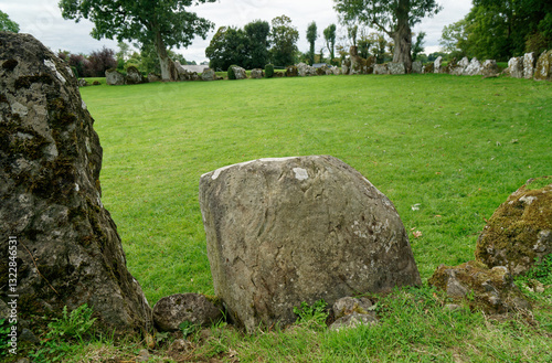 Obraz na płótnie Grange Neolithic stone circle. Lough Gur, Ireland. Cup and ring mark rock art on one of 113 contiguous stones comprising the 45m diameter stone circle w salonie