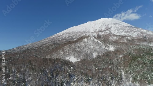 冬の羊蹄山　ドローン空撮