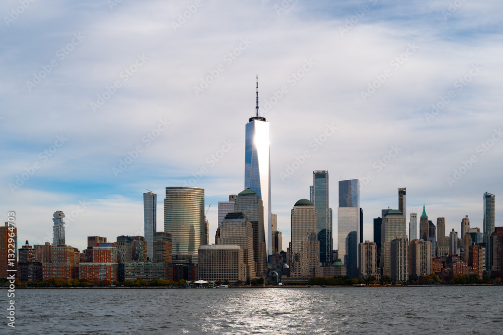 Obraz premium New York City skyline. NYC skyscrapers reflections in water. Manhattan skyline over Hudson River. NY cityscape. Downtown New York buildings. NYC skyline. NYC skyline. Hudson and Manhattan.