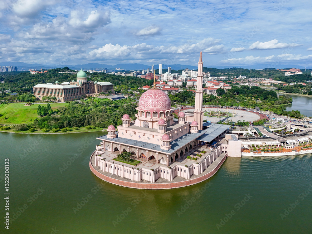 Naklejka premium Pink Putra mosque in Putrajaya, Malaysia. Islamic architecture in Kuala Lumpur.