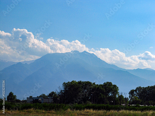 Obraz na płótnie View to the mountain Olympus with clouds w salonie