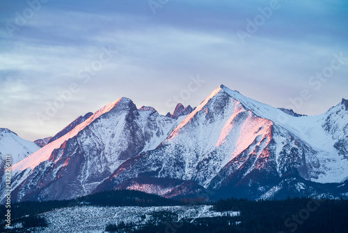Fototapeta Naklejka Na Ścianę i Meble -  Winter view of Tatra Mountains at sunrise. Poland