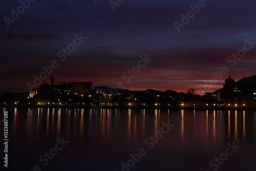 Coucher de soleil sur la ville de Fontarrabie , Pays Basques , Espagne