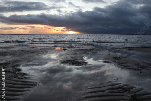 Coucher de soleil sur le bassin d'arcachon , gironde
