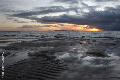 Coucher de soleil sur le bassin d'arcachon , gironde