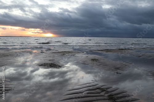 Coucher de soleil sur le bassin d'arcachon , gironde