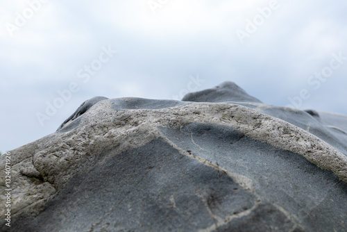 A livid grey texture of giant pebbles