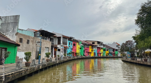 Obraz na płótnie Colorful buildings along the Melaka River in Malaysia w salonie