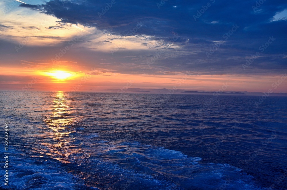 Obraz premium magnifiques coucher et lever de soleil en mer