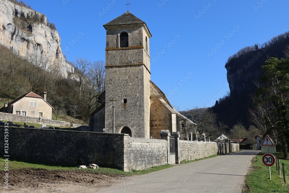 L'église Saint Jean Baptiste, village de Baume Les Messieurs, département du Jura, France