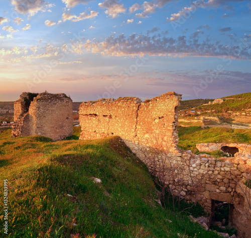 Obraz na płótnie Summer sunset view of ancient Crimean fortress (near Sevastopol Town, Crimea, Ukraine) w salonie