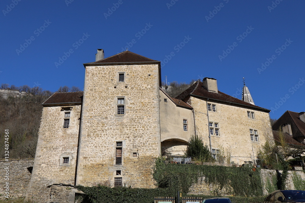 L'abbaye, vue de l'extérieur, village de Baume Les Messieurs, département du Jura, France