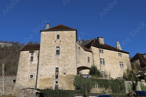 Obraz na płótnie L'abbaye, vue de l'extérieur, village de Baume Les Messieurs, département du Jura, France w salonie