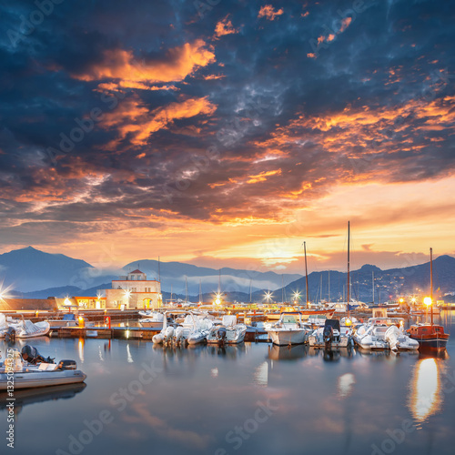 Obraz na płótnie Remarkable sunset view on boats in beautiful marina of Villasimius. w salonie