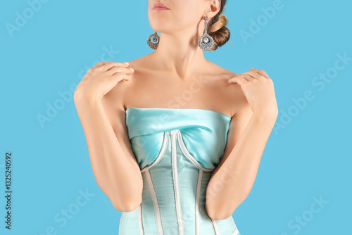 Beautiful young woman in dr...