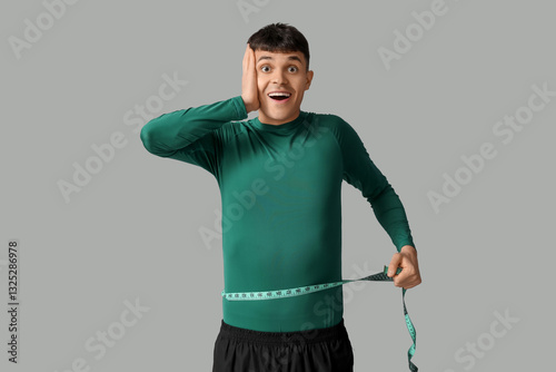 Sporty surprised young man ...