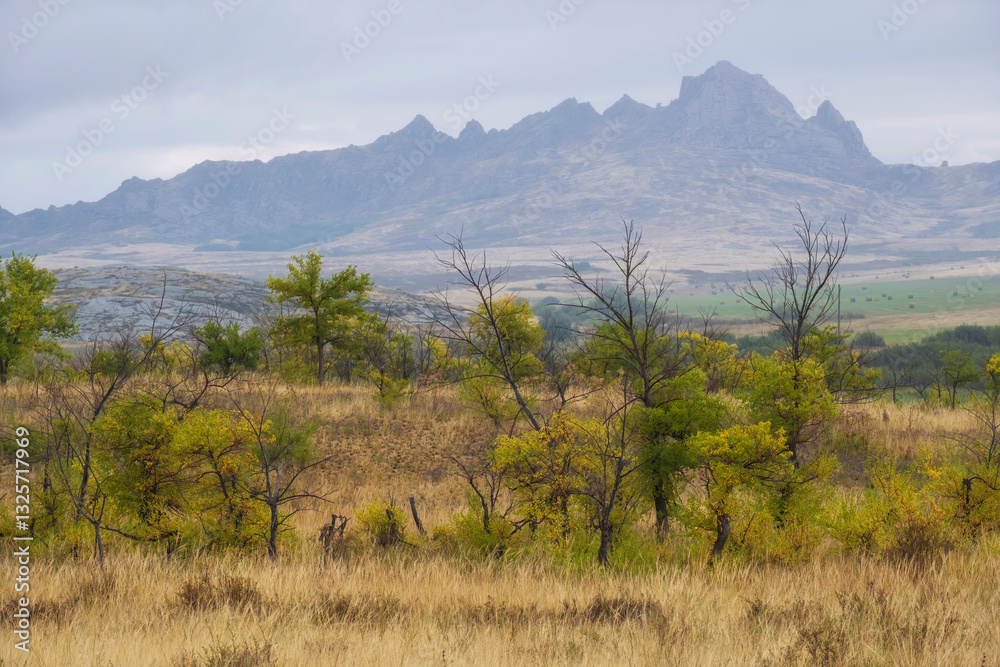 Obraz premium Rocky mountains in the autumn steppes of Kazakhstan in the East of the country