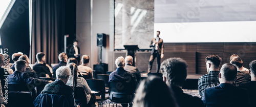 Bild auf Leinwand Speaker giving a talk in conference hall at business event