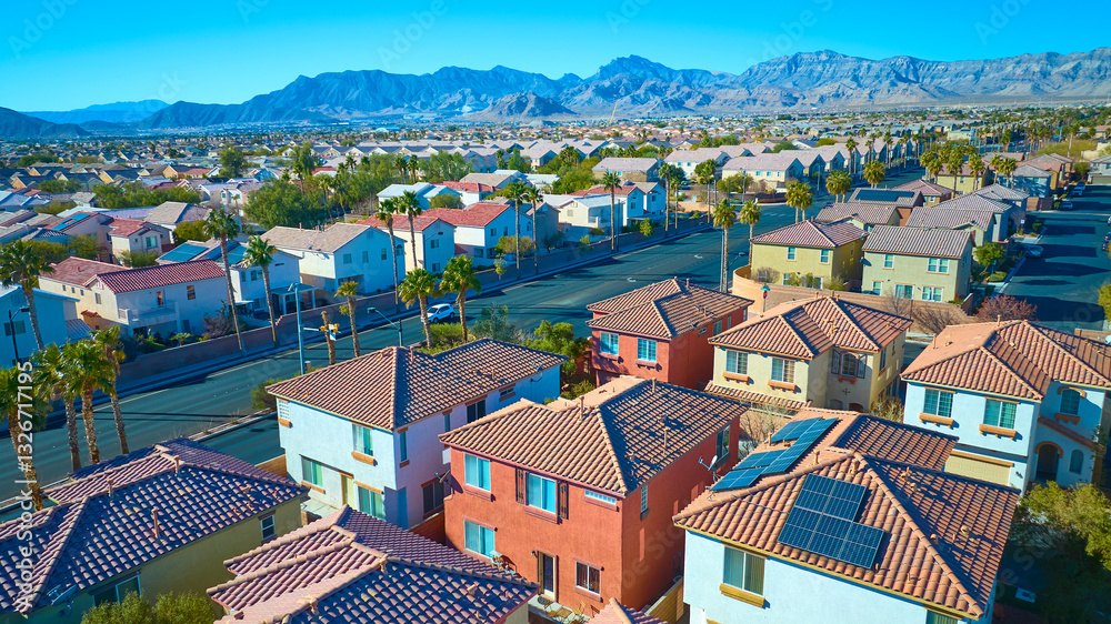 Εκτύπωση καμβά Aerial of Las Vegas Suburb with Solar Homes and Mountain Backdrop