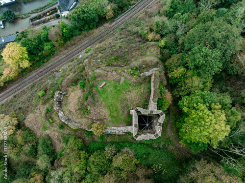 Obraz na płótnie Aerial ground plan view of Lowenburg castle above Monreal Germany with large square keep w salonie