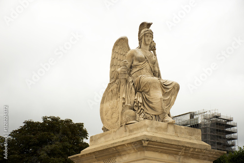 Foto Allegory statue of Victorious France at Carrousel Arc de Triomphe or Arc de Trio