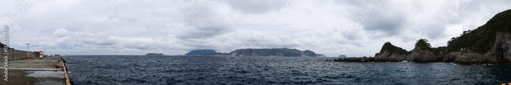 美しい式根島の港。
青い海と海岸線の向こうには、新島の白い崖と無人島の早島が見える。
式根島の野伏港に接岸する東海汽船さるびあ丸。
東京都伊豆諸島式根島-2024
美しい式根島の港。
青い海と海岸線の向こうには、新島の白い崖と無人島の早島が見える。
式根島の野伏港に接岸する東海汽船さるびあ丸。
東京都伊豆諸島式根島-2024