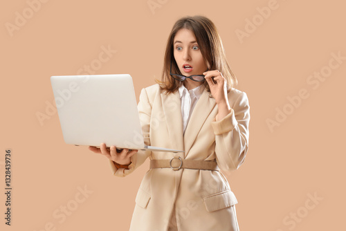 Pretty businesswoman with l...