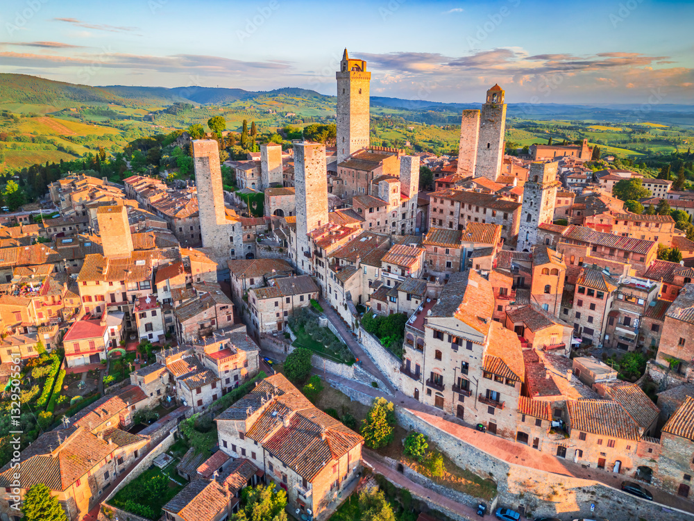 Obraz premium San Gimignano, Italy. Picturesque aerial view of medieval city in Tuscany.