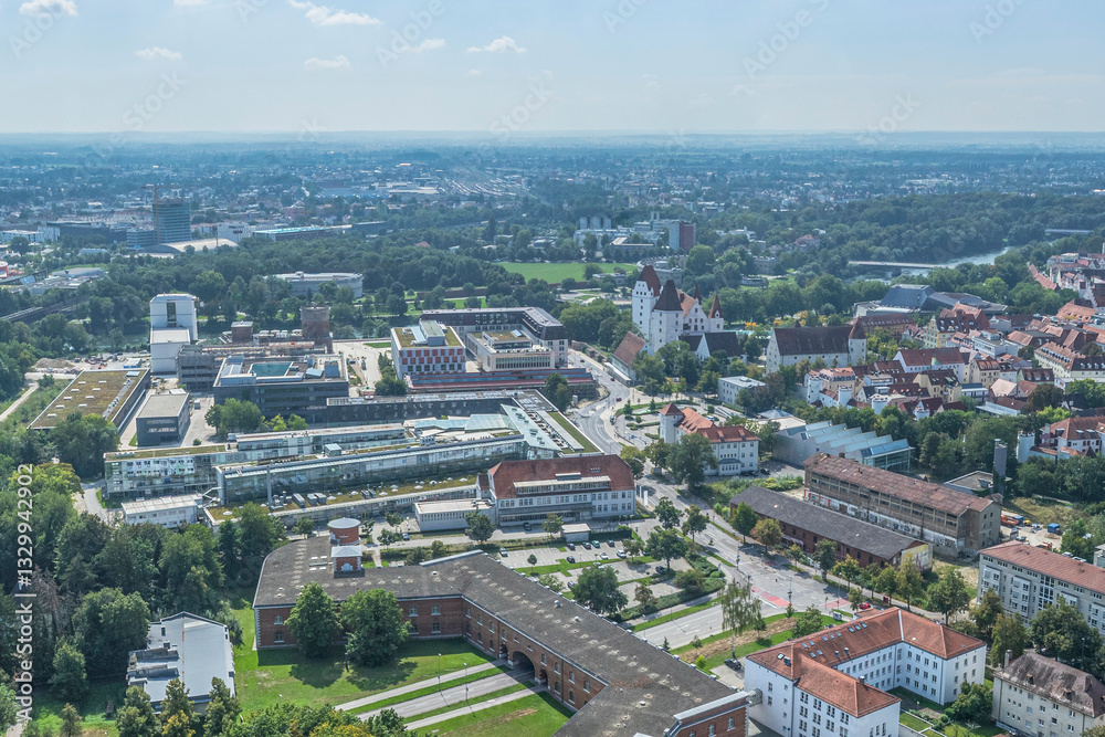 Fototapeta premium Die oberbayerische Großstadt Ingolstadt an der Donau aus der Vogelperspektive