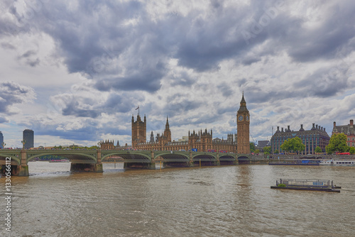 Obraz na płótnie The iconic Big Ben and the Houses of Parliament in London, UK w salonie