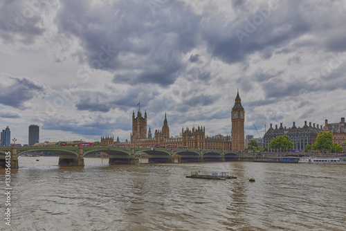 Obraz na płótnie The iconic Big Ben and the Houses of Parliament in London, UK w salonie